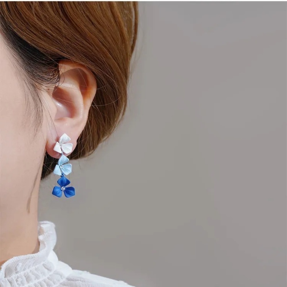 *TAMSYN* Blue Shaded Tiered Triple Flower Fashion Earrings